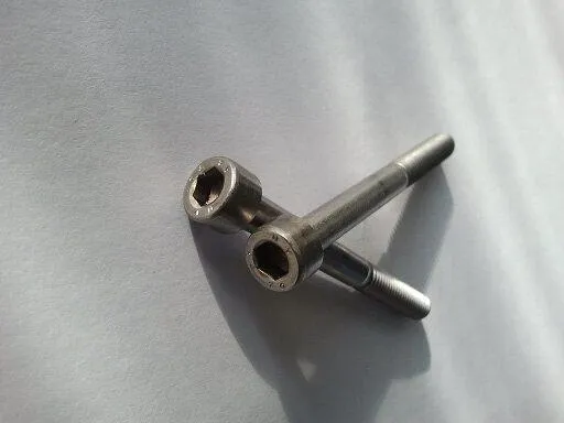 Metaalschroef_Binnenzeskant