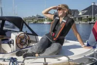 Besto_Comfort_Fit_180N_automatisch_reddingsvest_met_harnas_zwart_oranje_3