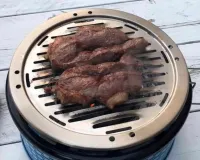 Cobb_BBQ_kit_Brikettenmandje_Pro_in_gebruik