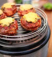 Cobb_Beercan_burgers_barbecue_rooster